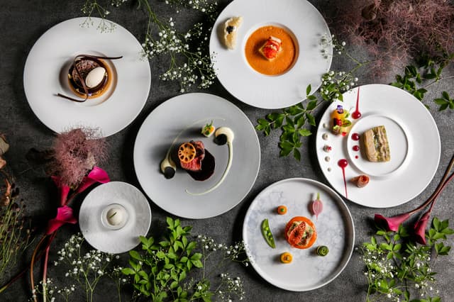 ＼新春BIG*ドレス特典付／伝統と創造の4皿試食＆ホテル館内見学