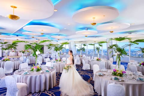 Hilton Style C ホテル20階の会場とコース料理で『洗練された天空のウェディングプラン』
