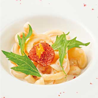 ヴェスヴィオパスタ 柚子香る明太子 サーモンのクリームソース