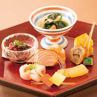 黒豆ワインゼリー 金箔 法蓮草ズワイ蟹浸し 烏賊明太 海老芝煮 数の子 合鴨旨煮 袱紗焼(ふくさやき) 穴子八幡胡瓜松葉