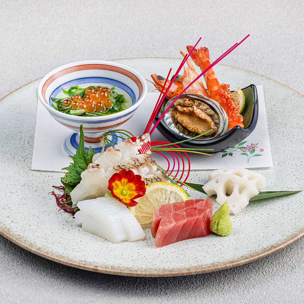 水菜といくらの浸し　鮑旨煮　車海老明太焼き　酢蓮根　鯛松皮造り　本鮪　烏賊