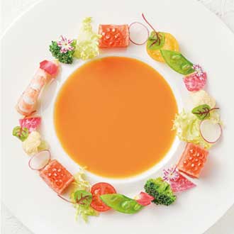 サーモンミキュイと海老 野菜のガーデン マンゴーとオーガニックキャロットディップソース レモンオイル